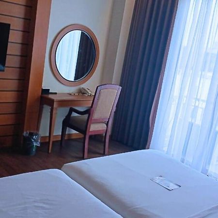 The Grantage Hotel & Sky Lounge Serpong Exterior foto